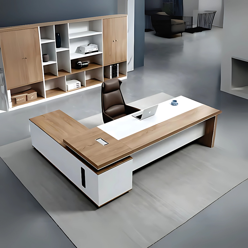 Escritorio ejecutivo con medidas 160 x 60 x 75 fabricado en tablero laminado doble cara 28 mm volado por medio de alza entre credenza y cubierta. Vistas aluminio en terminaciones.