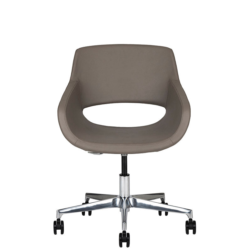 Sillón de Visita Flok café de frente con base de aluminio con rodajas y altura ajustable.