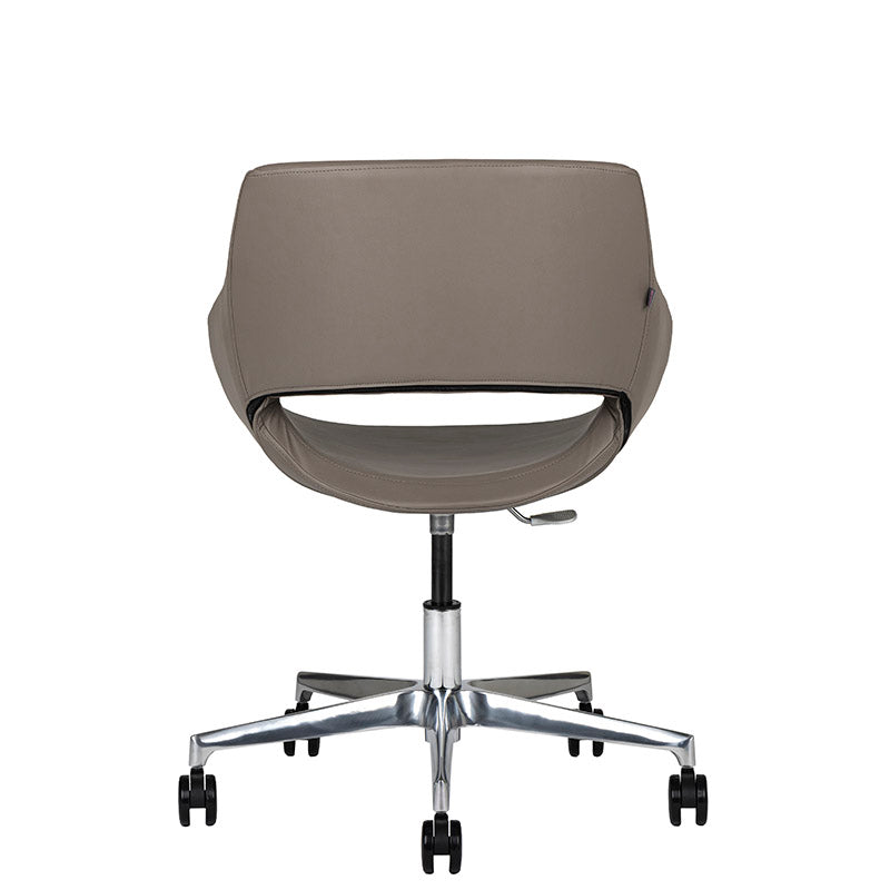 Sillón de Visita Flok café detrás con base de aluminio con rodajas y altura ajustable.