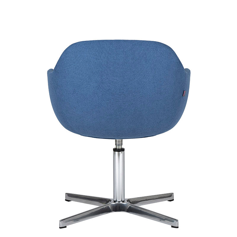 Sillón de Visita kimbra azul detrás con base rotatoria de cuatro puntas con mecanismo de retorno.