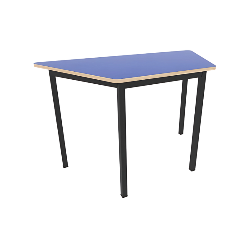 Encuentra la mesa escolar trapezoidal ideal para aulas y espacios educativos. Fabricada con triplay y laminado de plástico, esta mesa proporciona un espacio de trabajo cómodo y duradero para estudiantes.