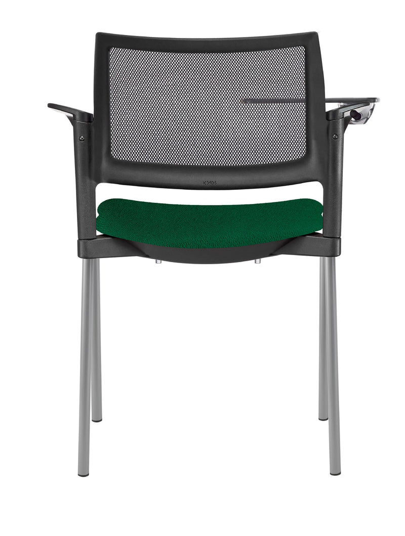 El pupitre escolar Kyos OHP‑377 es ergonómico, ideal para aulas, universidades o centros de capacitación. Combina respaldo en malla ventilada, asiento tapizado, paleta lateral abatible y descansabrazos, ofreciéndote comodidad, funcionalidad y durabilidad.