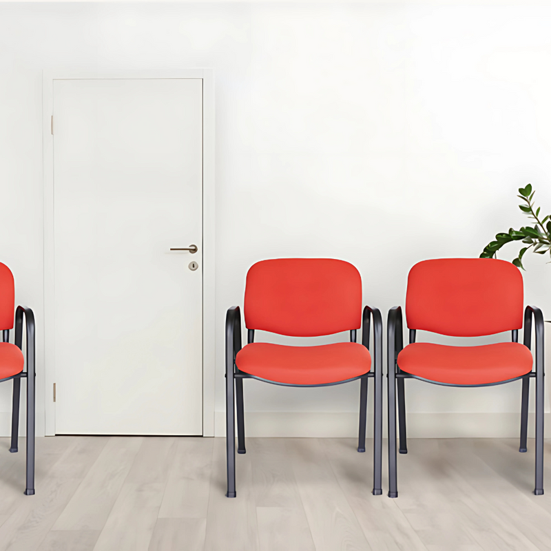 Silla de visita Estructura De acero tubular ovalado de 1 1/8" X 19/32" calibre 18 los brazos son una extensión de las mismas patas con acabado de pintura epoxica (electrostática) Aura Muebles modelo ISO CON BRAZOS