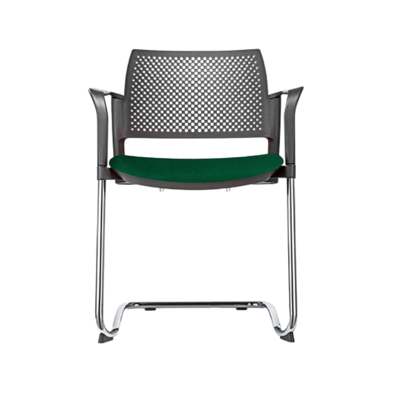 Silla de visita KYOS Estructura Tipo trineo de acero tubular de 7/8" de diámetro calibre 14 terminado en cromo y con descansabrazos de poliuretano en color gris blanco o negro Aura Muebles modelo OHT-358 cromada