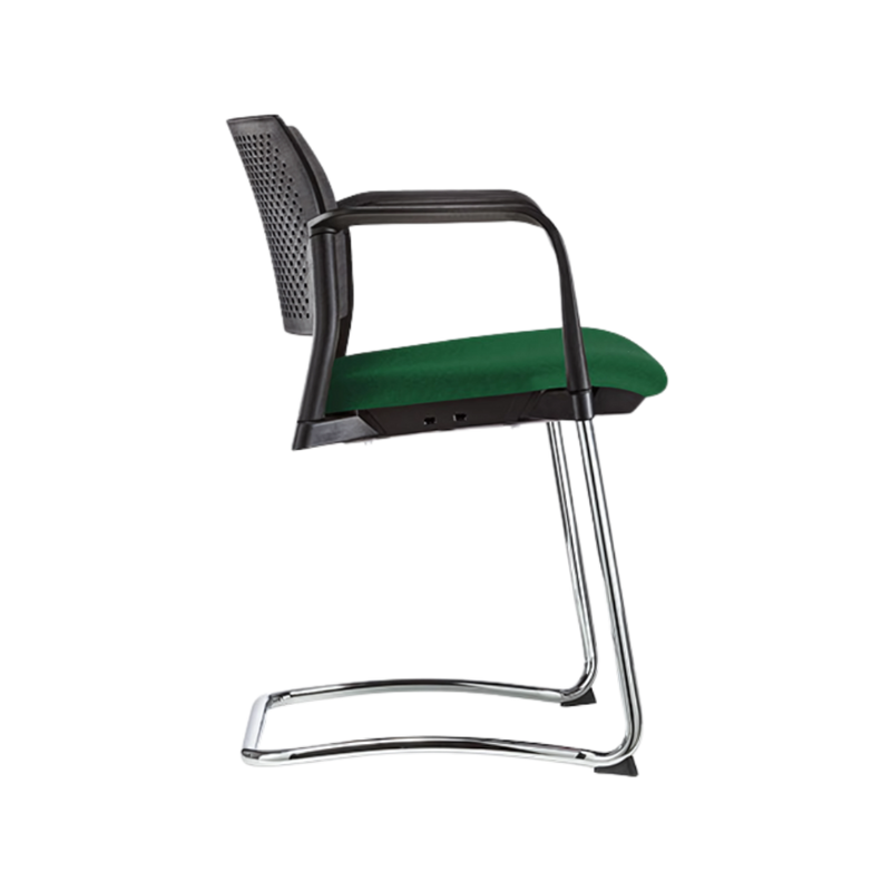 Silla de visita KYOS Estructura Tipo trineo de acero tubular de 7/8" de diámetro calibre 14 terminado en cromo y con descansabrazos de poliuretano en color gris blanco o negro Aura Muebles modelo OHT-358 cromada