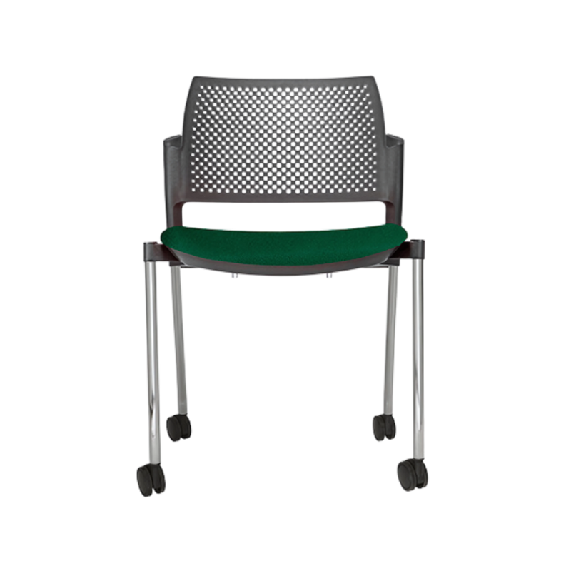 Silla de visita KYOS estructura de acero tubular de 7/8" de diámetro calibre 14 terminado en cromo y con rodajas giratorias tipo dual en color negro Aura Muebles modelo OHV-352