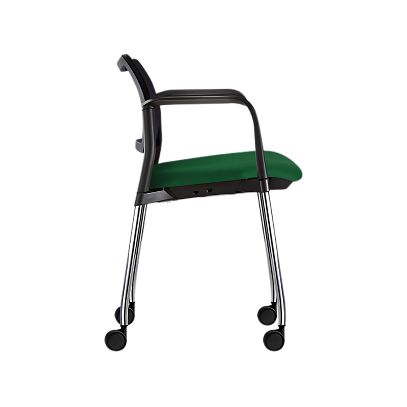 Silla de visita KYOS Estructura De acero tubular de 7/8" de diámetro calibre 14 terminado en cromo con rodajas giratorias tipo dual en color negro y con descansabrazos de poliuretano en color gris o negro Respaldo En malla diseño ergonómico Aura Muebles modelo OHV-372 cromada