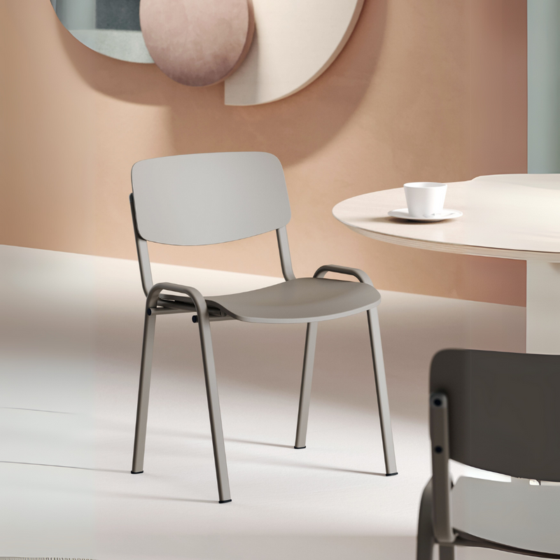 La silla de visita MILK OHV-66 de Aura Muebles combina diseño moderno, confort y resistencia, ideal para mejorar la imagen y funcionalidad de tu oficina.