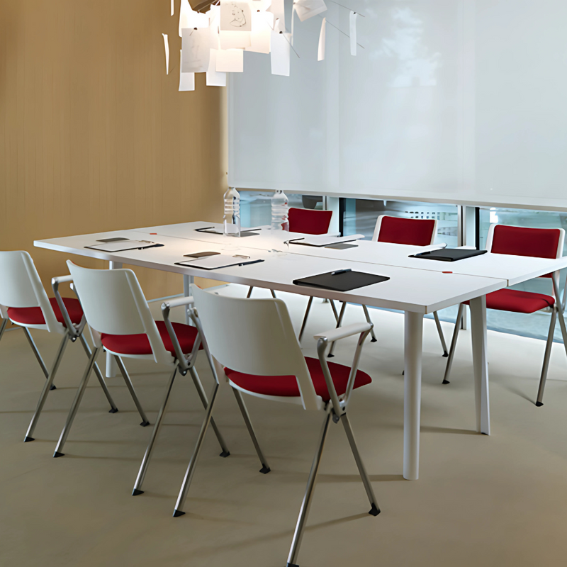 Silla de visita REVOLUTION Estructura De acero tubular de 1" de diámetro calibre 16 con terminado en cromo Respaldo asiento y brazos En dos piezas en polipropileno de alta resistencia y duración Aura Muebles modelo OHV-86 cromada