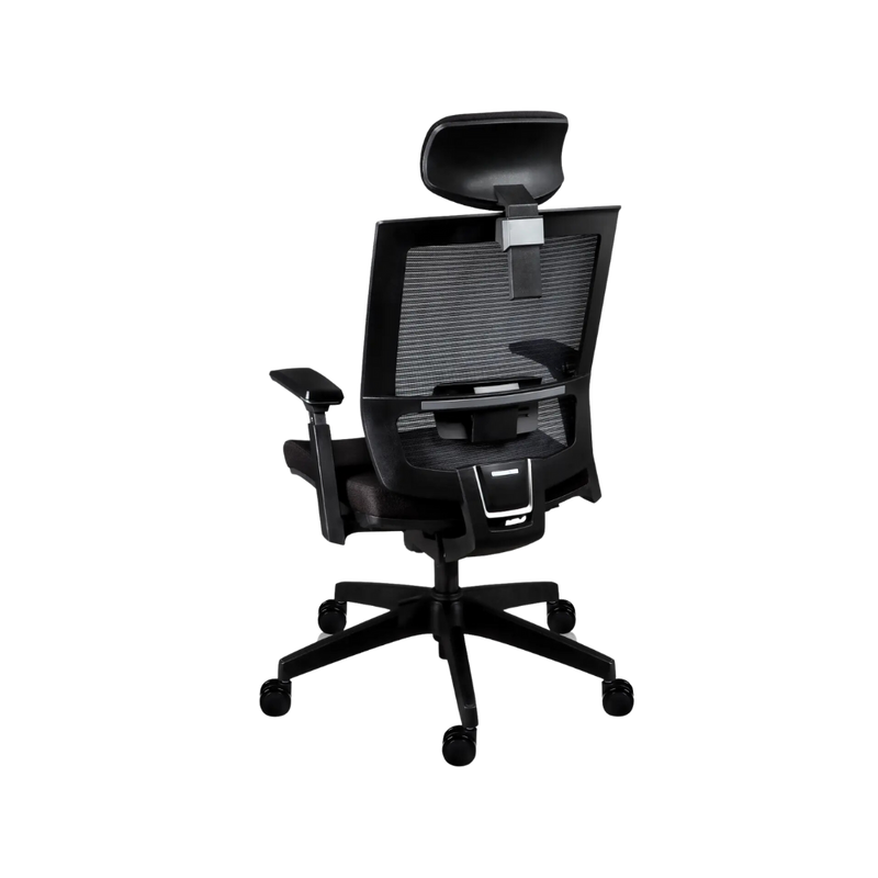 Encuentra la silla ejecutiva perfecta para tu oficina elegante. La silla ejecutiva modelo AUSTRIA con cabecera ofrece un soporte óptimo para la espalda y un apoyo adicional para el cuello.