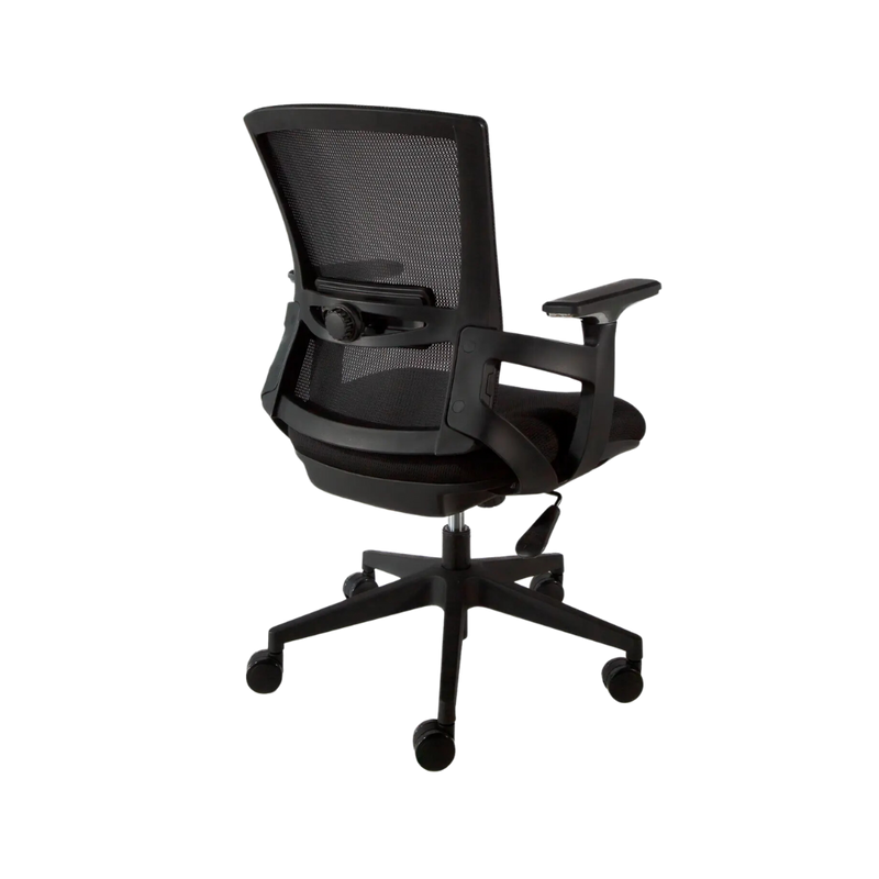 Descubra las sillas ejecutivas modelo BERLIN sin cabecera de Aura Muebles. Experimente una ergonomía superior y una comodidad excepcional durante todo el día.