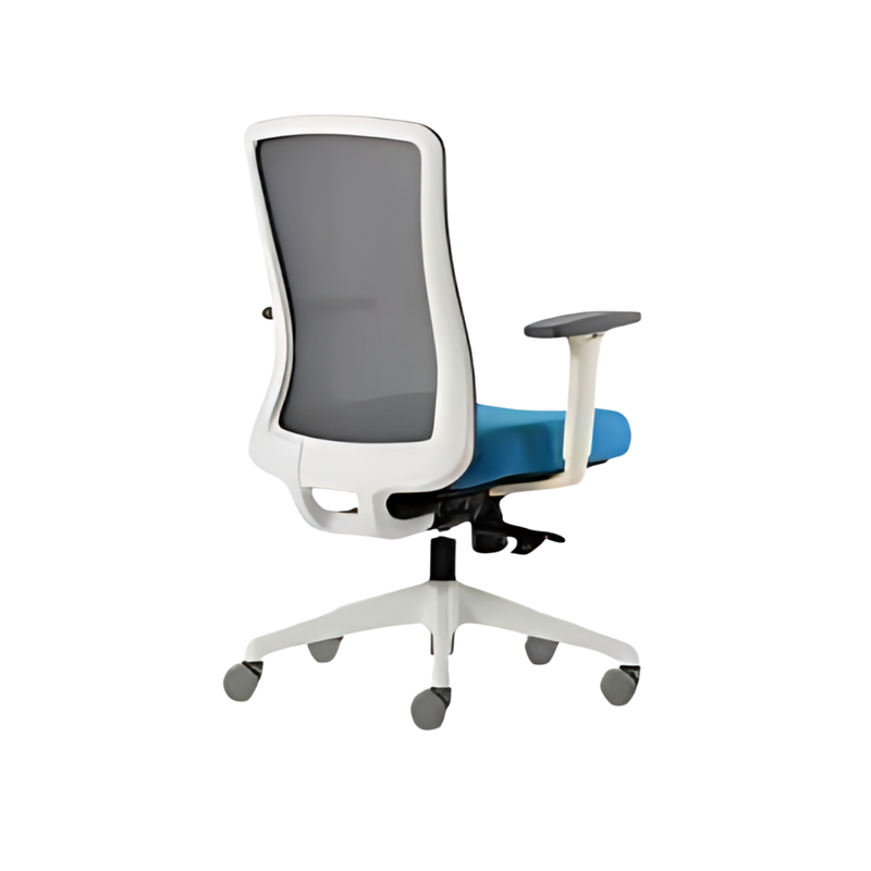 Descubre el estilo de la silla ejecutiva modelo BM-1200 BL de Aura Muebles. Con reposabrazos acolchados te brinda la mejor postura para trabajar por largos períodos sin cansarte.