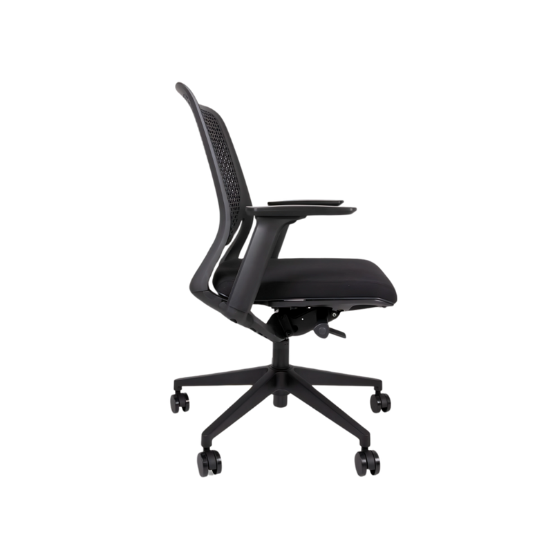 Encuentra la silla operativa modelo MORICO OHE-2003 en color negro en Aura Muebles. Mejora tu postura y productividad con esta elegante silla de diseño moderno.