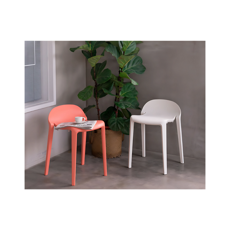 Esta silla para restaurante baja modelo JOYOUS es resistente a los rayos UV y está diseñada para soportar condiciones climáticas extremas Fabricada con materiales duraderos esta silla es ideal para uso en exteriores y garantiza una larga vida útil Aura Muebles modelo OHV-81