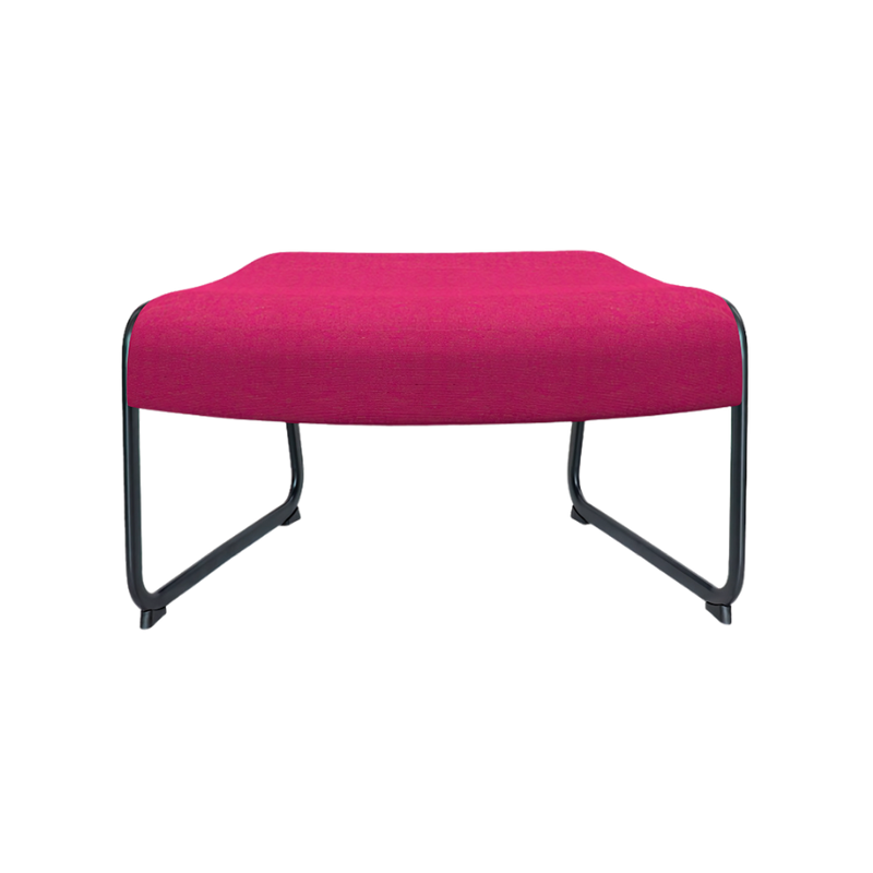 Sillón de visita confortable DIRK Estructura de acero tubular ovalado con acabado de pintura epóxica (electrostática) color negro mate asiento hule espuma laminado flexible y alta resilencia tapiz tela o vinil al color de su elección de nuestro catálogo Aura Muebles modelo OHM-123