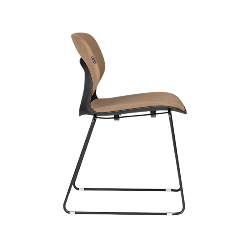 Descubre el cómodo y elegante sillón de visita contract modelo VELA TRINEO de Aura Muebles. Perfecto para salas de espera, su diseño contemporáneo y base tipo trineo crean espacios modernos y profesionales.