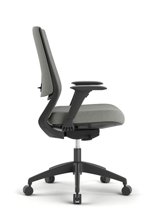 Vista lateral del sillón Royal Black con respaldo de malla y ajuste lumbar visible