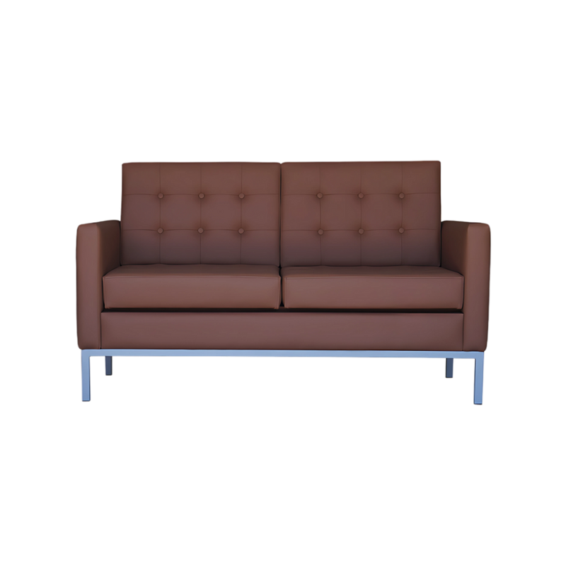 Sofá confortable Armazón de madera de pino sólido de 1″ de espesor diseño capitoneado base metálica pintura gris o negra acojinamiento en poliuretano flexible con aislante térmico medidas amplias Aura Muebles modelo BRAUN II