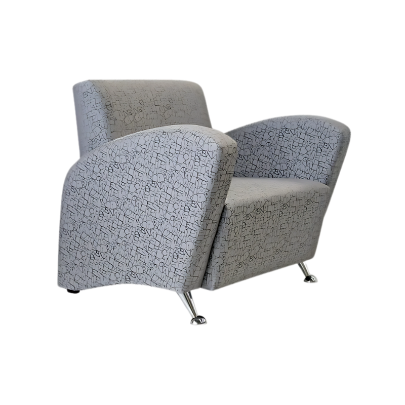 Sofá confortable Armazón de madera de pino sólido de 1″ de espesor patas metálicas cromadas acojinamiento en poliuretano flexible con aislante térmico hecha en tela con opción a LF y PIEL Aura Muebles modelo GALES