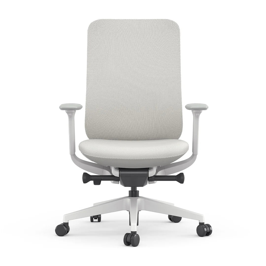 Silla ejecutiva modelo KHUDI OHE-44 Arena frente Aura Muebles