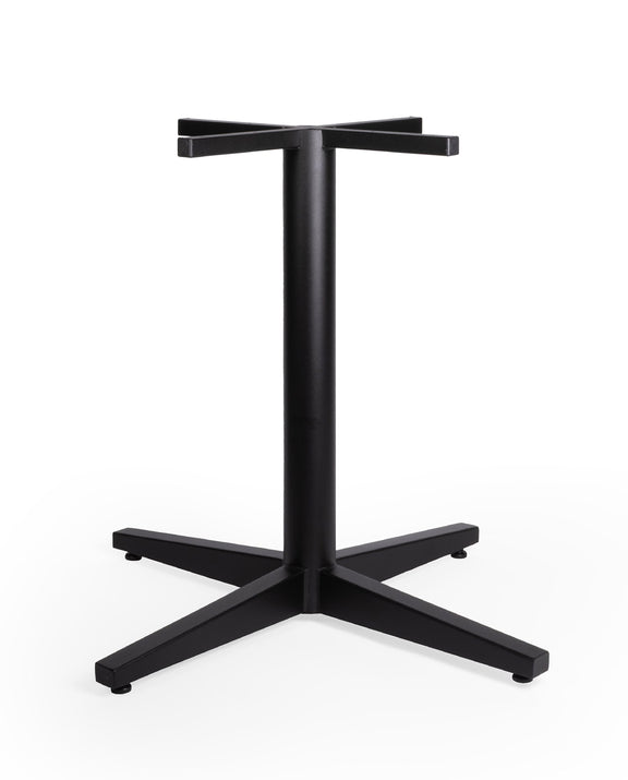 El Pedestal 300-BL es una base robusta y elegante en acero negro, diseñada para soportar mesas circulares de hasta 120 cm de diámetro. Excelente opción para espacios corporativos, cafeterías o áreas de descanso que requieren estabilidad y estilo moderno.