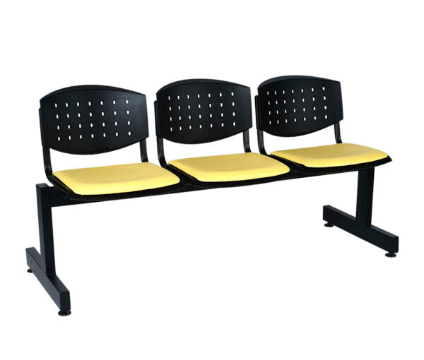 Banca de espera 4 plazas modelo A-290-3P tapizada en color amarillo, con estructura metálica negra.