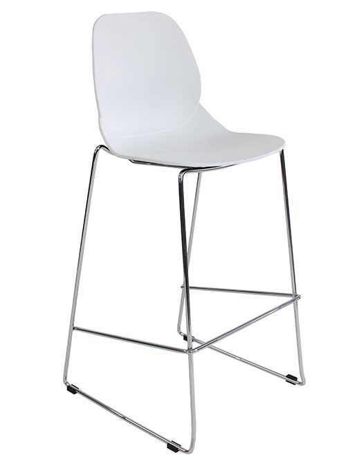 Banco alto color blanco con estructura cromada minimalista