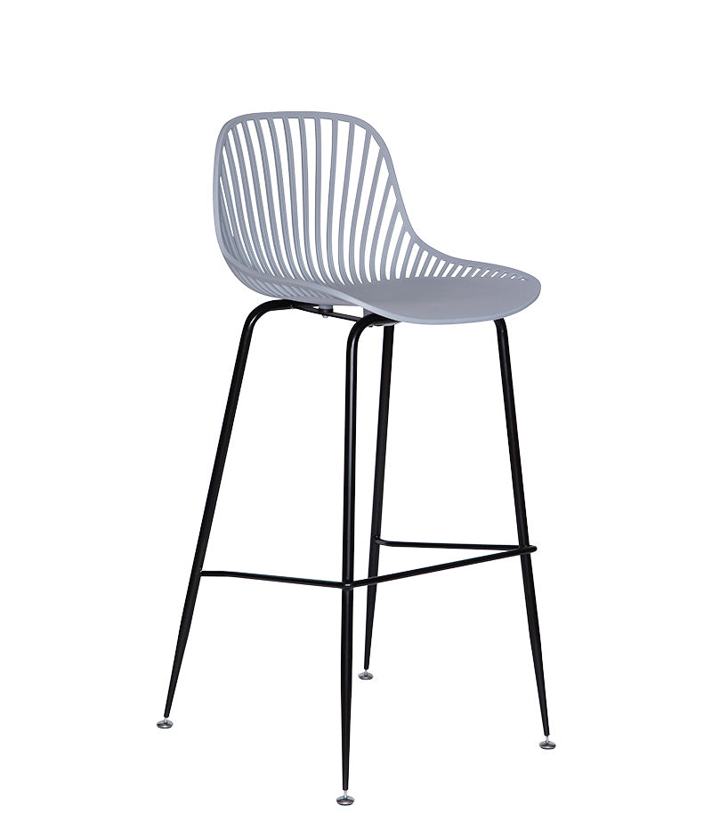 Banco medio gris modelo PL-70 visto en ángulo tres cuartos.