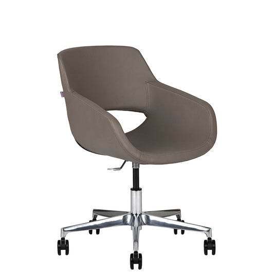 Sillón de Visita Flok café de perfil con base de aluminio con rodajas y altura ajustable.