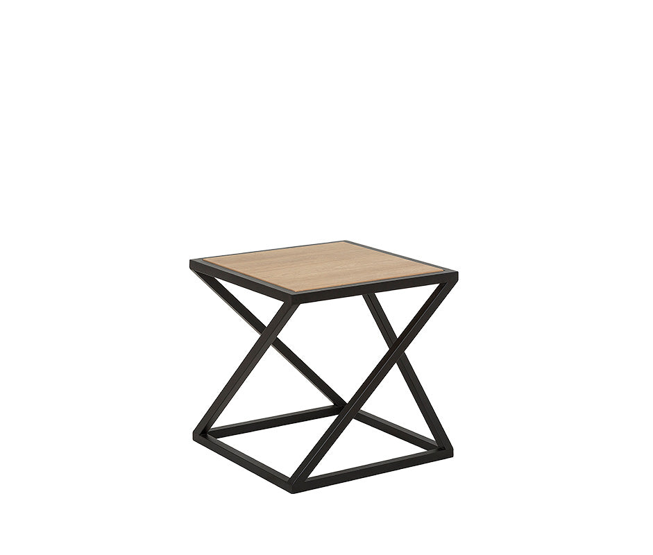 Mesa de centro modelo ZETA-L vista en ángulo, estructura negra y cubierta tipo madera.