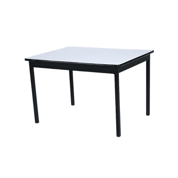 Mesa escolar infantil con estructura metálica de acero en tubular rectangular de 2”x1” cal. 18 y 4 patas de acero tubular cuadrado de 1” cal. 18, terminado en pintura epoxica en color negro Aura Muebles modelo MC-200