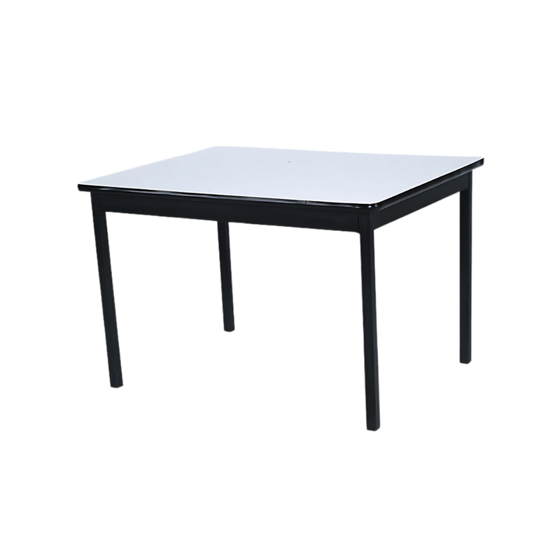 Mesa escolar infantil con estructura metálica de acero en tubular rectangular de 2”x1” cal. 18 y 4 patas de acero tubular cuadrado de 1” cal. 18, terminado en pintura epoxica en color negro Aura Muebles modelo MC-200