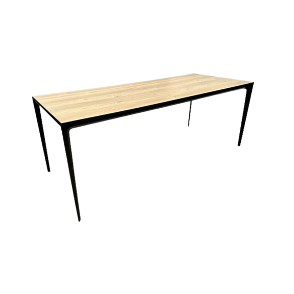 Mesa rectangular es una excelente opción para cualquier espacio de trabajo con su amplia superficie ofrece un gran espacio para trabajar y colocar objetos Aura Muebles modelo AUSTRIA 200*80