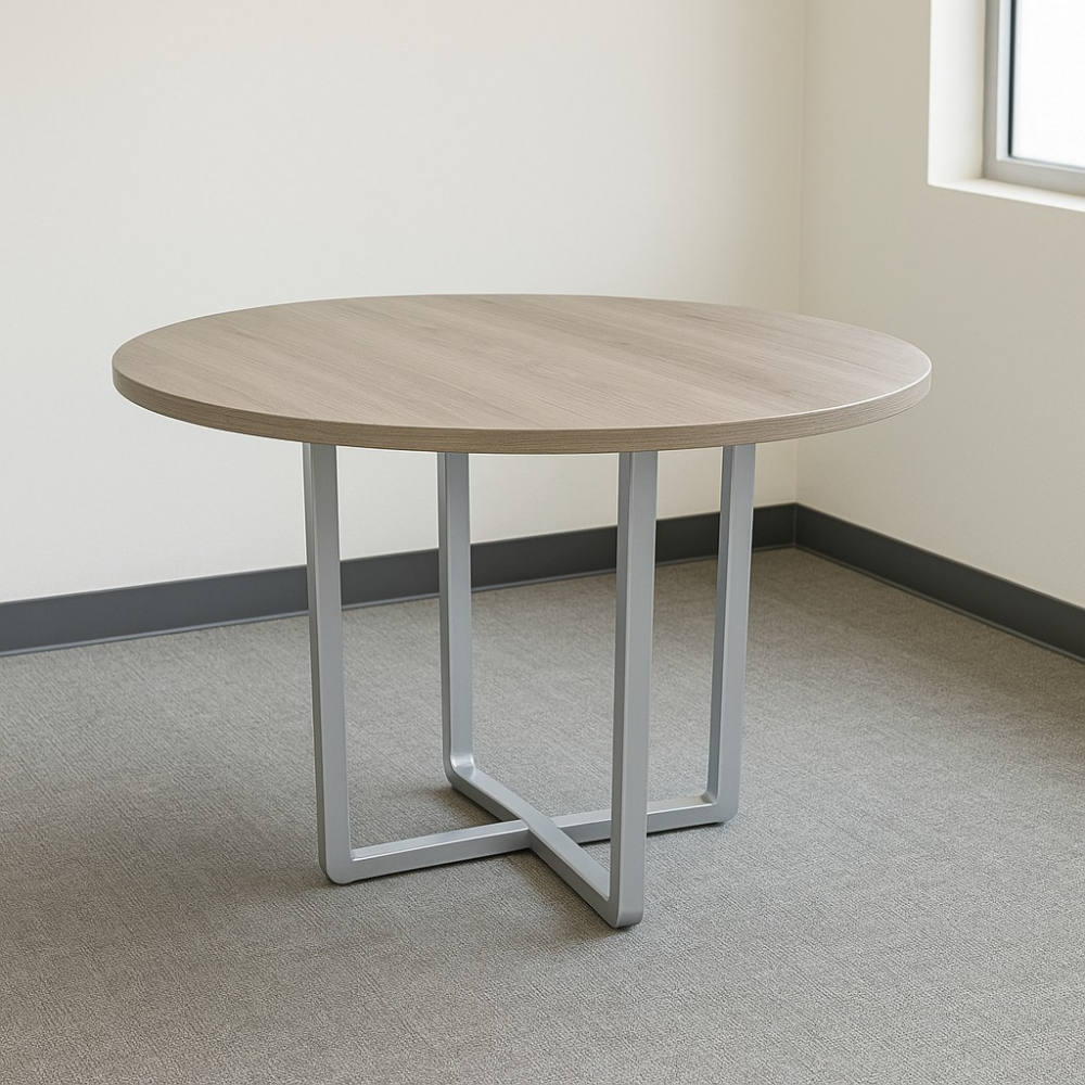 Mesas para sala de juntas. Cubierta tablero laminado 28 mm doble cara con cantos termo fusionados al color. Medida: 120cm x 75cm. Estructura metálica acero 3"x 1" cal.18. Pintura horneada Aura Muebles modelo MEJ03