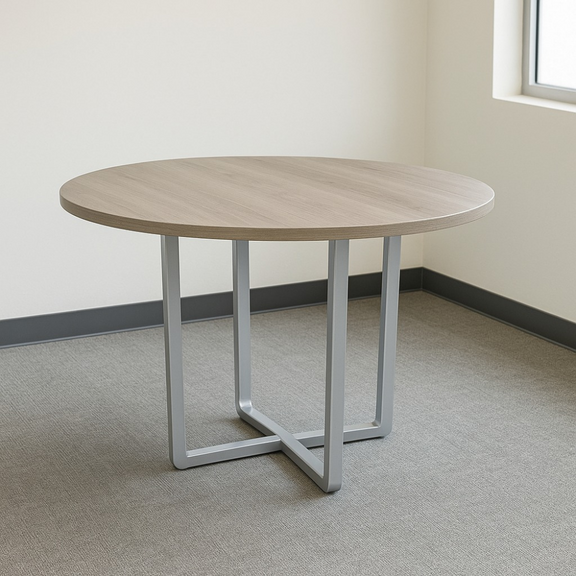 Mesas para sala de juntas. Cubierta tablero laminado 28 mm doble cara con cantos termo fusionados al color. Medida: 120cm x 75cm. Estructura metálica acero 3"x 1" cal.18. Pintura horneada Aura Muebles modelo MEJ03