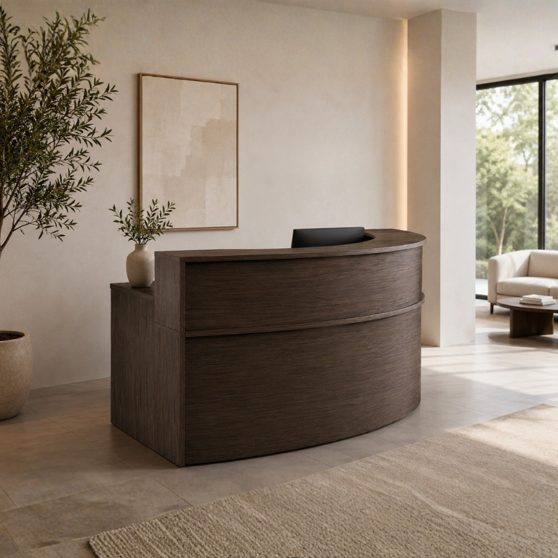 El Módulo de Recepción CURVA REC13 de Aura Muebles es ideal para optimizar la recepción de clientes. Su diseño moderno y ergonómico maximiza el espacio disponible y brinda una apariencia profesional a tu oficina. 
