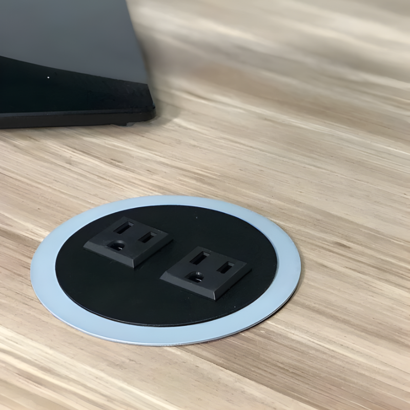 El multicontacto para escritorio modelo Split PSC100 de Aura Muebles te permite conectar múltiples dispositivos y protegerlos contra sobrecargas y cortocircuitos. Organiza tus enchufes y protege tus equipos con este práctico multicontacto para escritorio.