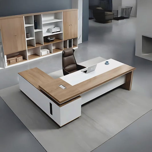 Escritorio ejecutivo con medidas 160 x 60 x 75, fabricado en tablero laminado doble cara 28 mm, volado por medio de alza entre credenza y cubierta. Vistas de aluminio en terminaciones.