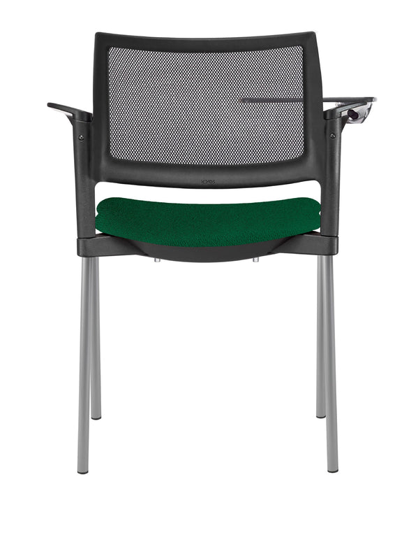 El pupitre escolar Kyos OHP‑377 es ergonómico, ideal para aulas, universidades o centros de capacitación. Combina respaldo en malla ventilada, asiento tapizado, paleta lateral abatible y descansabrazos, ofreciéndote comodidad, funcionalidad y durabilidad.
