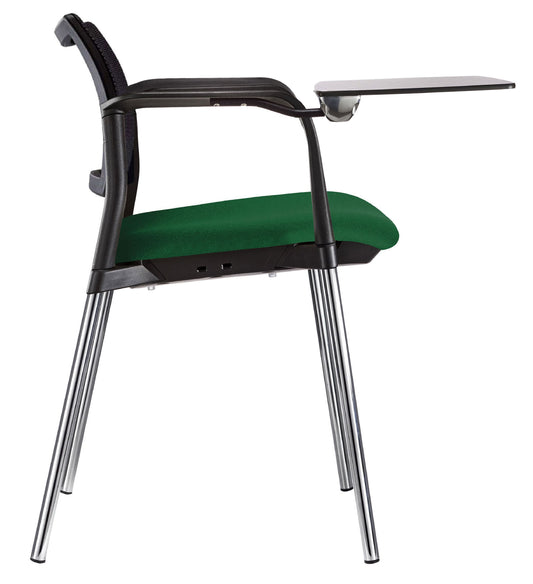 El pupitre escolar Kyos OHP‑379CR; mantiene una estructura cromada elegante, respaldo en malla ergonómica, asiento acolchonado, paleta abatible y rodajas dobles, ideal para aulas, universidades y espacios de formación.