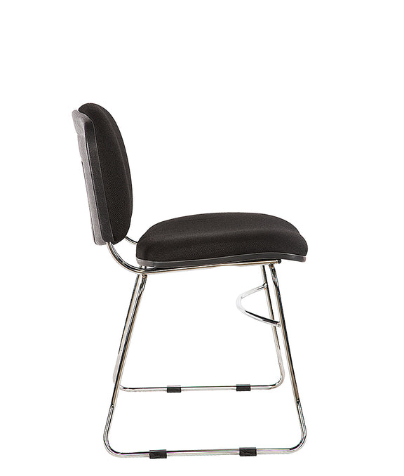 Vista lateral de la silla de visita A-135 CRL mostrando perfil y estructura cromada.