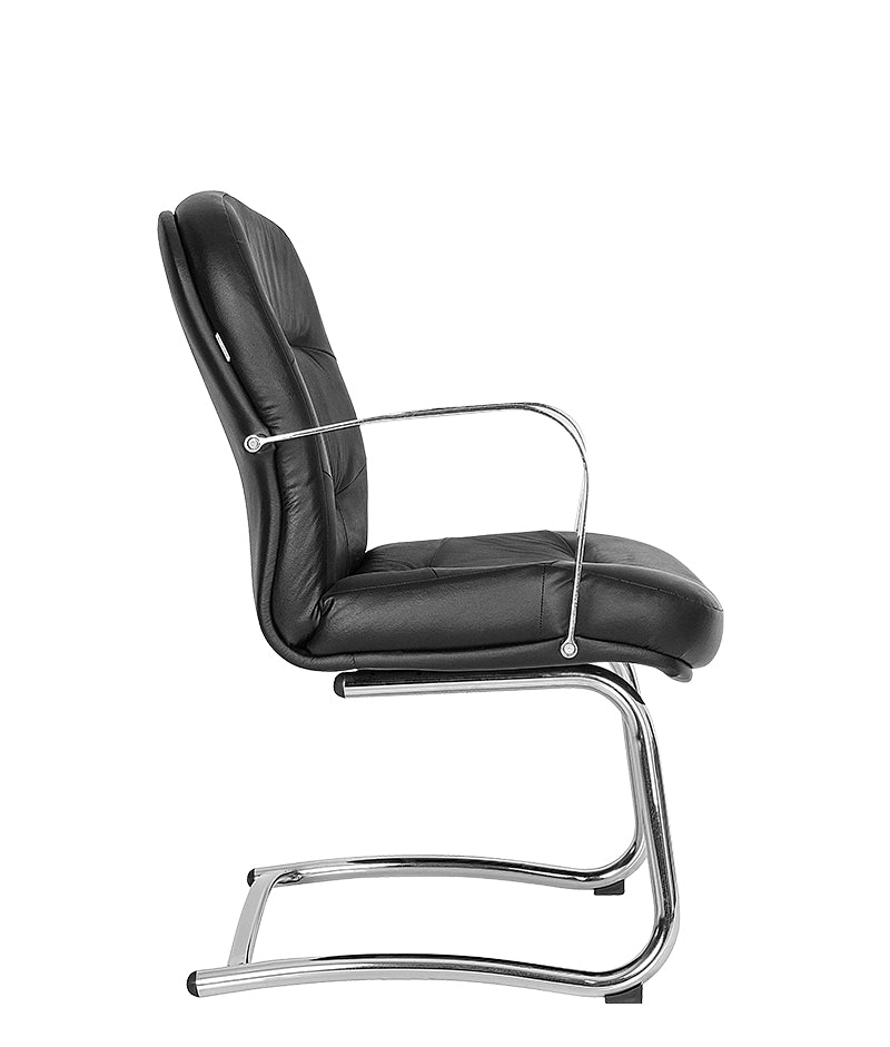 Imagen lateral de la silla de visita E-120 mostrando su diseño ergonómico y elegante.
