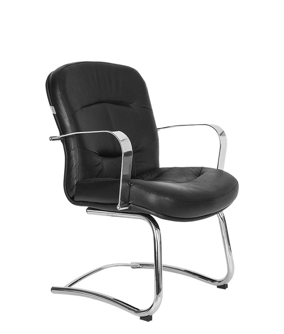 Silla de visita modelo E-120 en piel color negro con base tipo trineo cromada.
