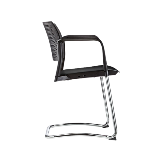 Silla de visita KYOS Estructura de tipo trineo de acero tubular de 7/8" de diámetro calibre 14 terminado en cromo y con descansabrazos de poliuretano en color gris blanco o negro Aura Muebles modelo OHT-322 cromada