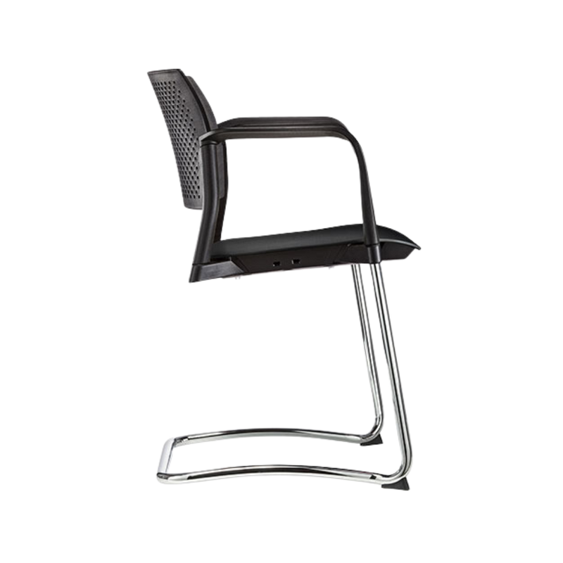 Silla de visita KYOS Estructura de tipo trineo de acero tubular de 7/8" de diámetro calibre 14 terminado en cromo y con descansabrazos de poliuretano en color gris blanco o negro Aura Muebles modelo OHT-322 cromada