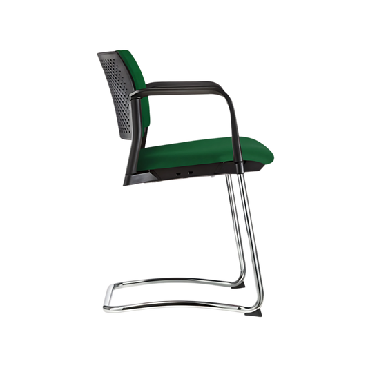 Silla de visita KYOS Estructura: Tipo trineo de acero tubular de 7/8" de diámetro calibre 14 terminado en cromo y con descansabrazos de poliuretano en color gris blanco o negro Aura Muebles modelo OHT-340 cromada
