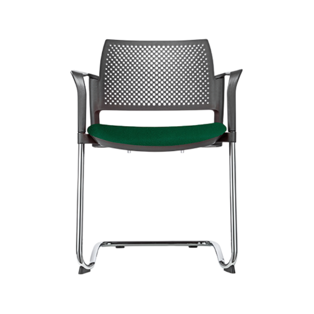 Silla de visita KYOS Estructura Tipo trineo de acero tubular de 7/8" de diámetro calibre 14 terminado en cromo y con descansabrazos de poliuretano en color gris blanco o negro Aura Muebles modelo OHT-358  cromada