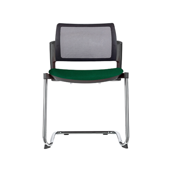 Silla de visita KYOS Estructura Tipo trineo de acero tubular de 7/8" de diámetro calibre 14 terminado en cromo Respaldo En malla diseño ergonómico Aura Muebles modelo OHT-375 cromada