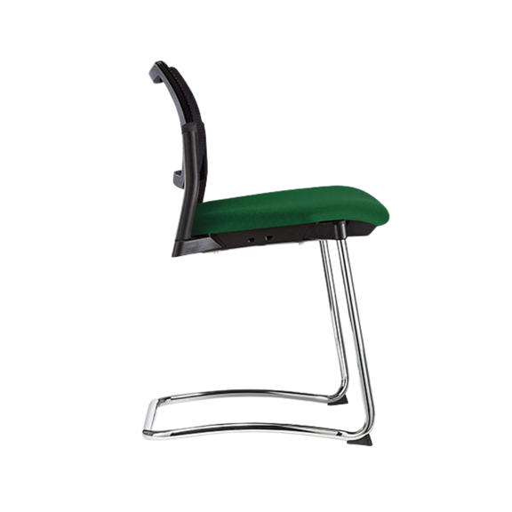 Silla de visita KYOS Estructura Tipo trineo de acero tubular de 7/8" de diámetro calibre 14 terminado en cromo Respaldo En malla diseño ergonómico Aura Muebles modelo OHT-375 cromada