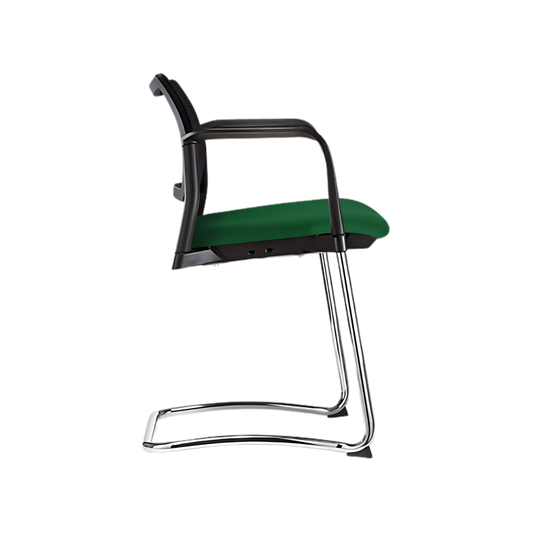 Silla de visita KYOS Estructura Tipo trineo de acero tubular de 7/8" de diámetro calibre 14 terminado en cromo y con descansabrazos de poliuretano en color gris o negro Aura muebles modelo OHT-376 cromada
